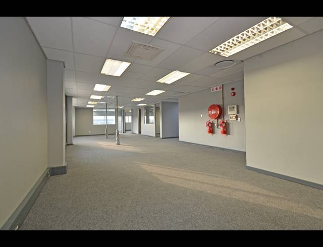 8,760M² WAREHOUSE TO LET IN LINBRO PARK